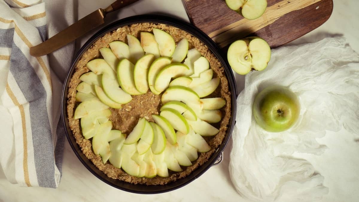 Easy Raw Apple Pie Recipe 