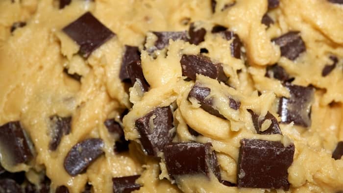  How do you fix crumbly cookie dough?