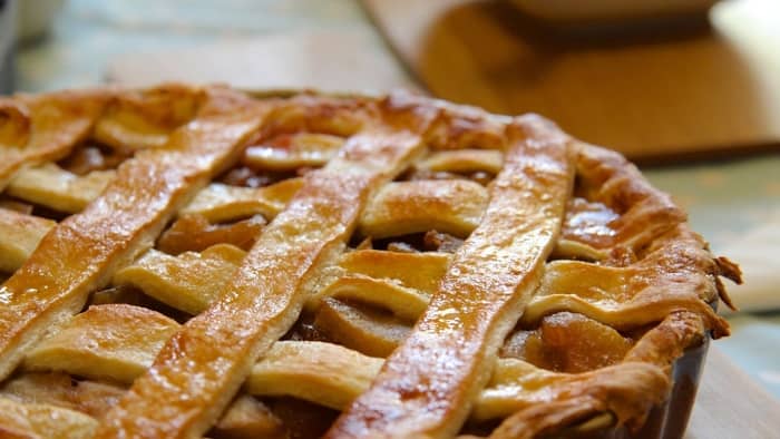  Should I soak apples before making pie?