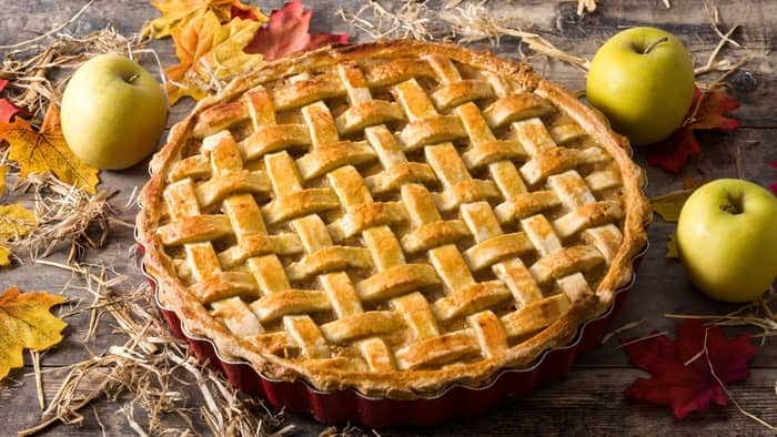  Should you cook apples before putting them in a pie?